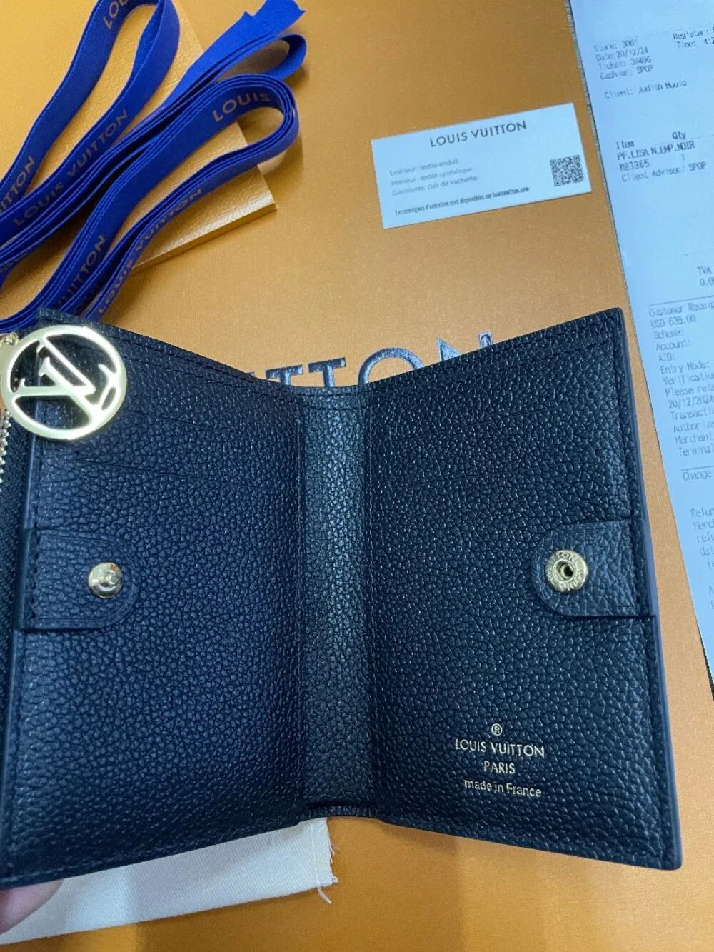 Louis Vuitton compact lisa